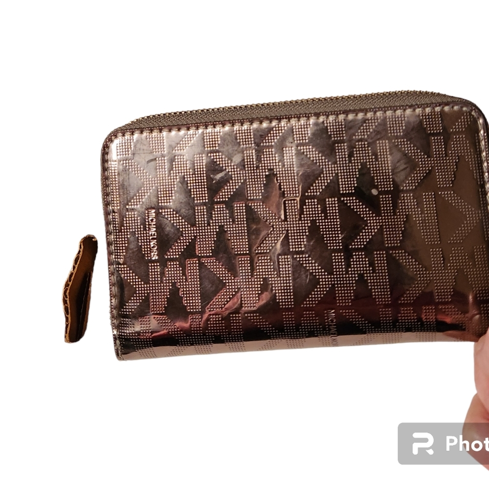 Beautiful Michael Kors zip around wallet...almost perfect condition, see picture